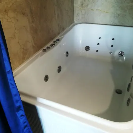 Jacuzzi New Loft Apartcomplex Kaskad, Минск - Центр Города アパートホテル ミンスク