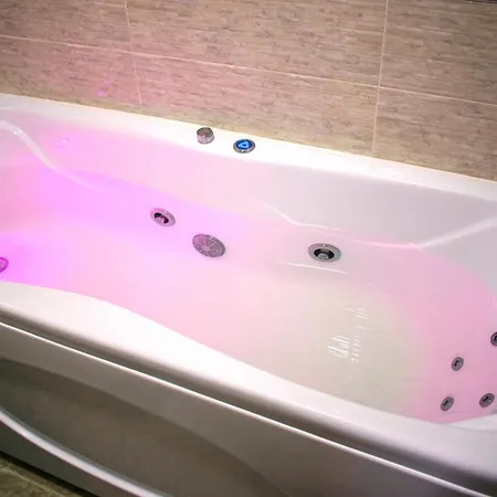 アパートホテル Jacuzzi New Loft Apartcomplex Kaskad, Минск - Центр Города ミンスク